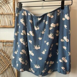 Coastal Preppy | American Eagle 🦅 Women’s Floral Blue Mini Skirt | size L
